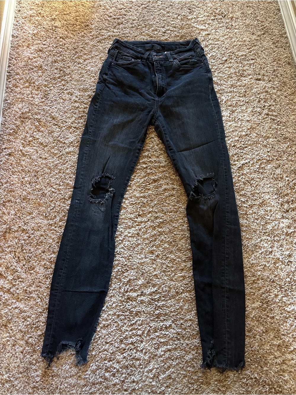 Distressed Black Skinny Jeans with Knee Rips